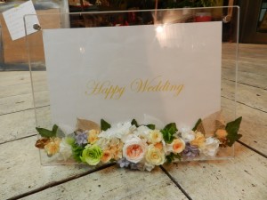 お友達へのプレゼントにプリザーブドフラワーの写真タテ